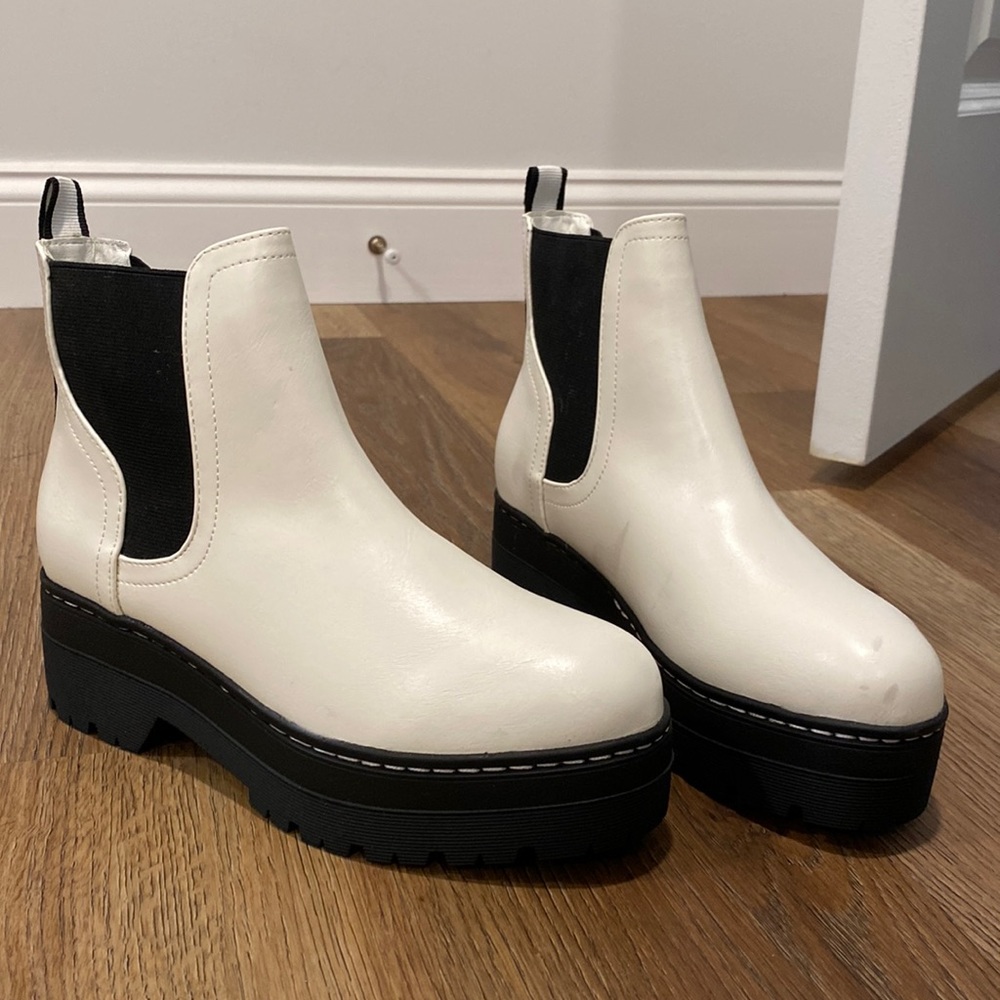 Mia Boots - image 1